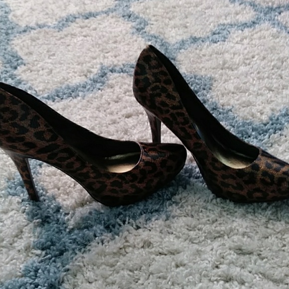 Steve Madden Cheetah Heels - Picture 1 of 4